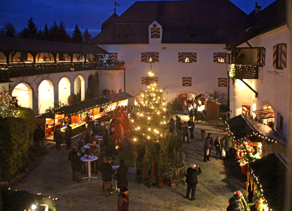 Weihnachtsmarkt auf Schloss Kronburg